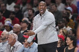 罚球数32-14 面包：搞不清是怎么回事 或许我们犯规多 对方没犯规