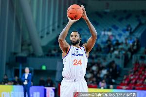 毕竟拿过FMVP！弗格半场11中5拿15分3助 三分4中2
