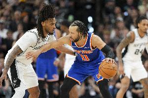 帕金斯：文班目前状态神勇 但G4我还是会选尼克斯以10分取胜！