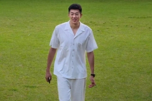 留粤谈判未果 王少杰济州岛度假晒照尽显休闲感：今年场景