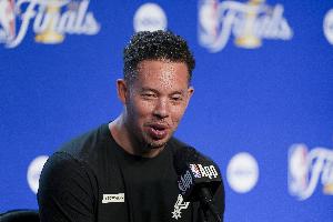 马刺GM：米奇·约翰逊和教练组本赛季相当出色 我们都还能进步