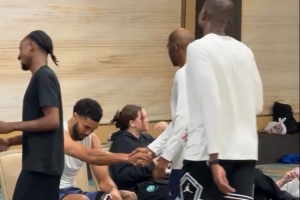 塔图姆保罗在精英训练营对阵高中生 保罗传球老道&塔图姆终结无解