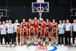 媒体人:国青多数球员比对手小一岁成绩值得鼓励  篮板&三分是短板